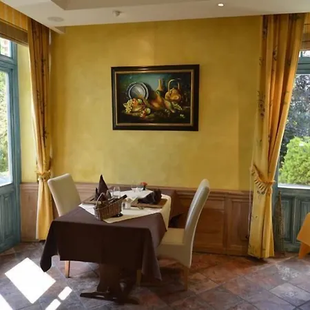 Les Tilleuls 3* Жюпий