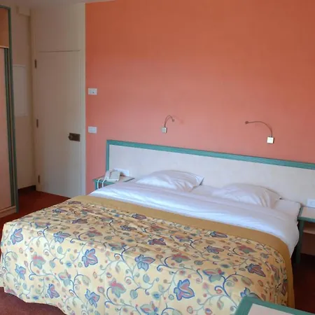 Отель Les Tilleuls 3*